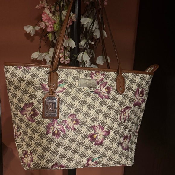 Ralph Lauren Handbags - Ralph Lauren Tote Bag Dobson Ashley Medium Tote Floral.